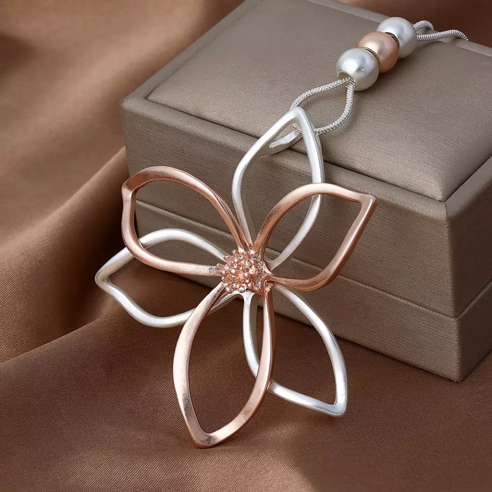 Colar Flor Metal